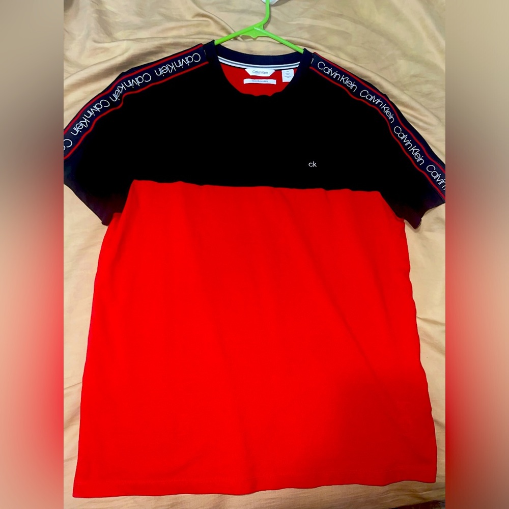 Calvin Klein T-Shitt Like new black and red